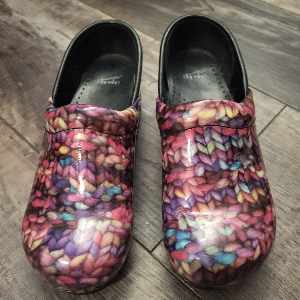 Dansko Clogs Women Size 34